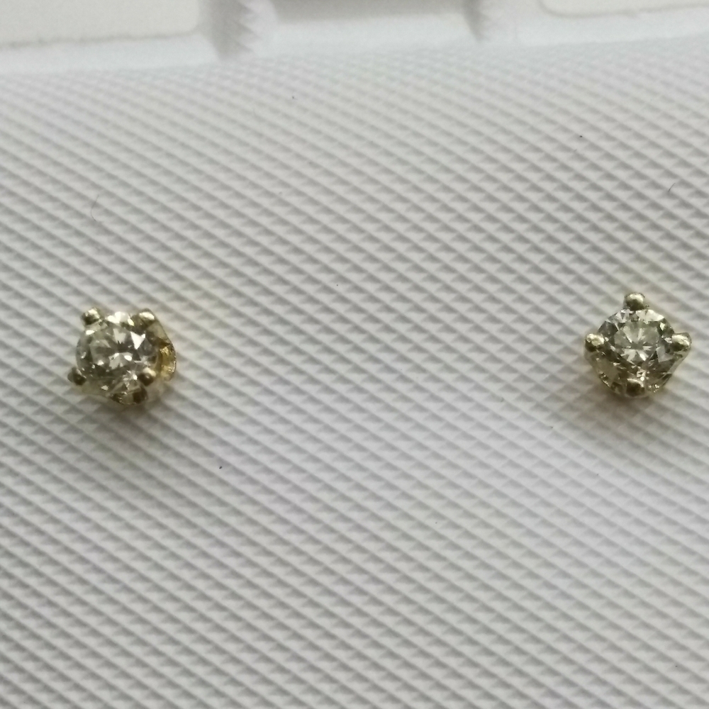 Diamo stud earrings